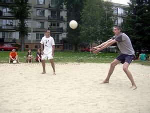 Radove dlh� ruky zachytia kaz�d� loptu a teda ani t�to s�per na bod nepremen�.