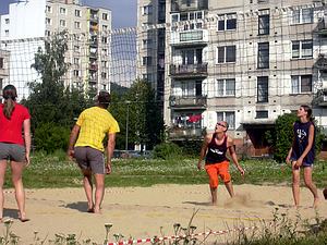 A lopta let� na druh� stranu - bude to out, alebo �iara?